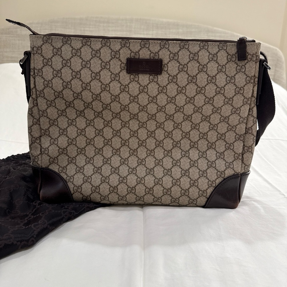 Gucci GG Beige Messenger/Crossbody Bag